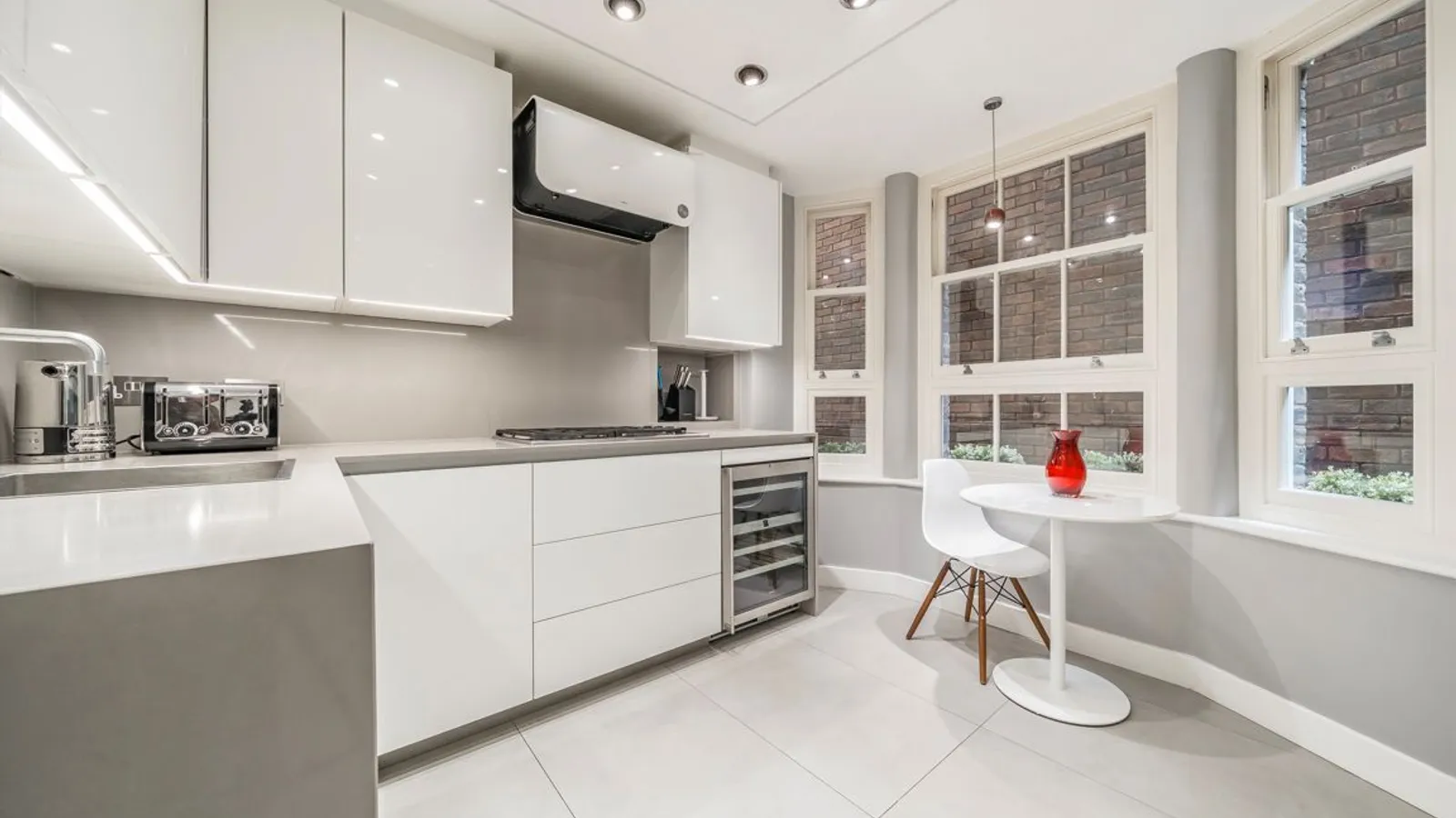 Flat Davies Street in City of Westminster