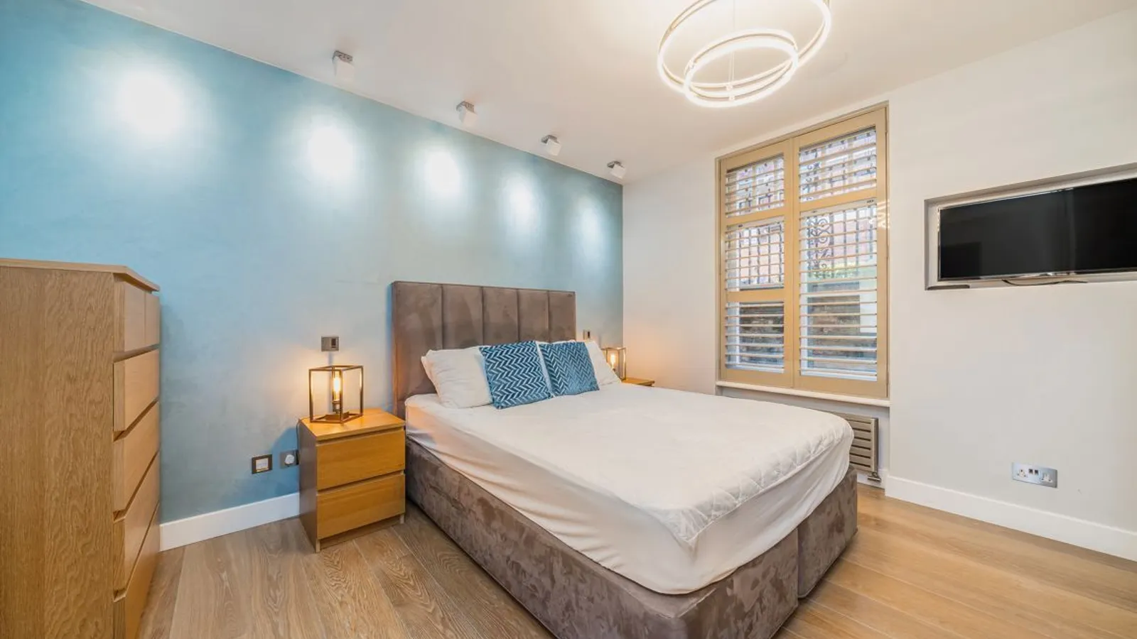 Flat Davies Street in City of Westminster