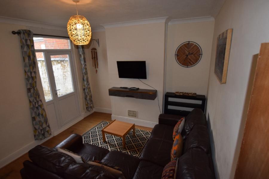 Room Cecil Road in Northampton