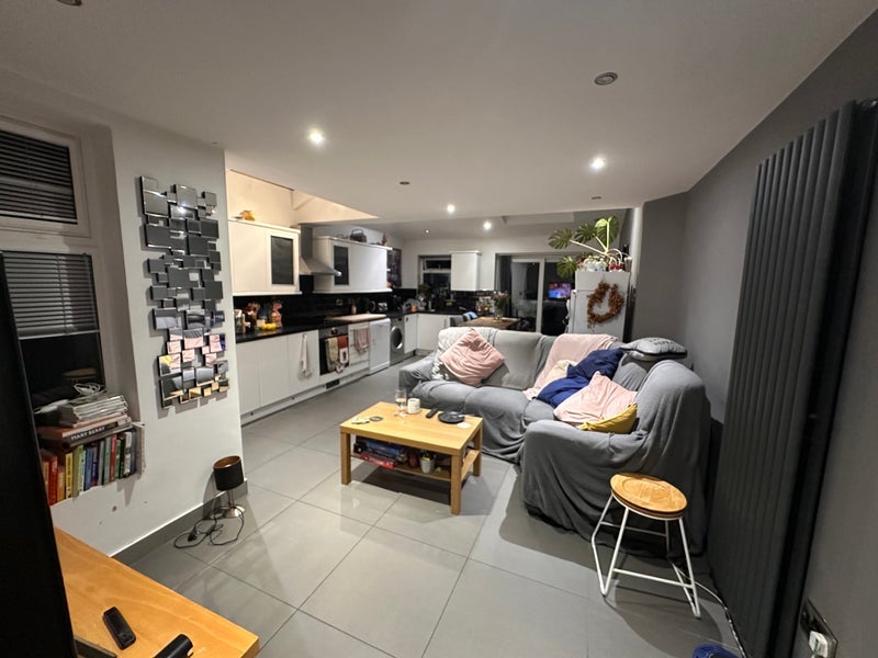Room Eardley Road in Greater London