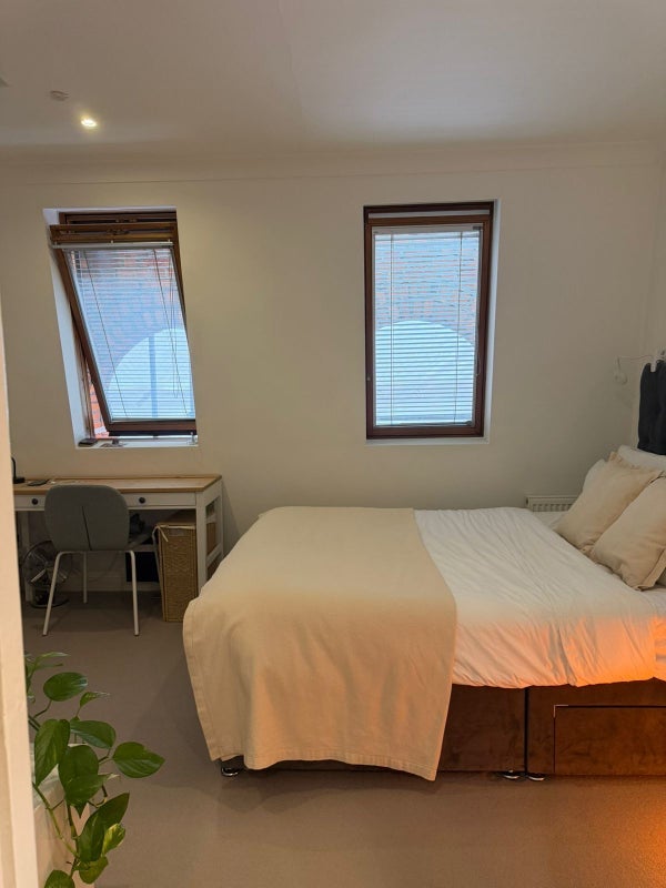 Room Courtfield Road in Greater London