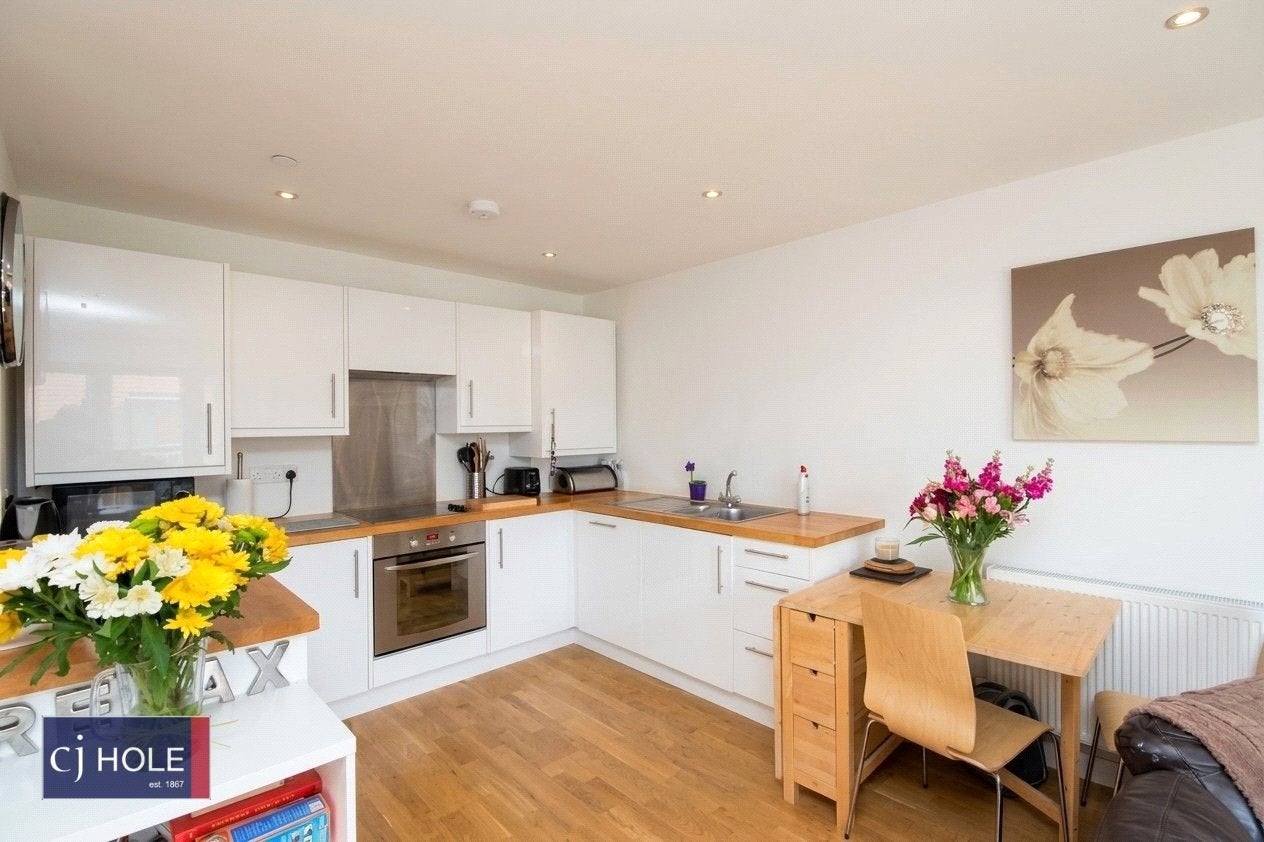 Flat Kelston Road in Bristol
