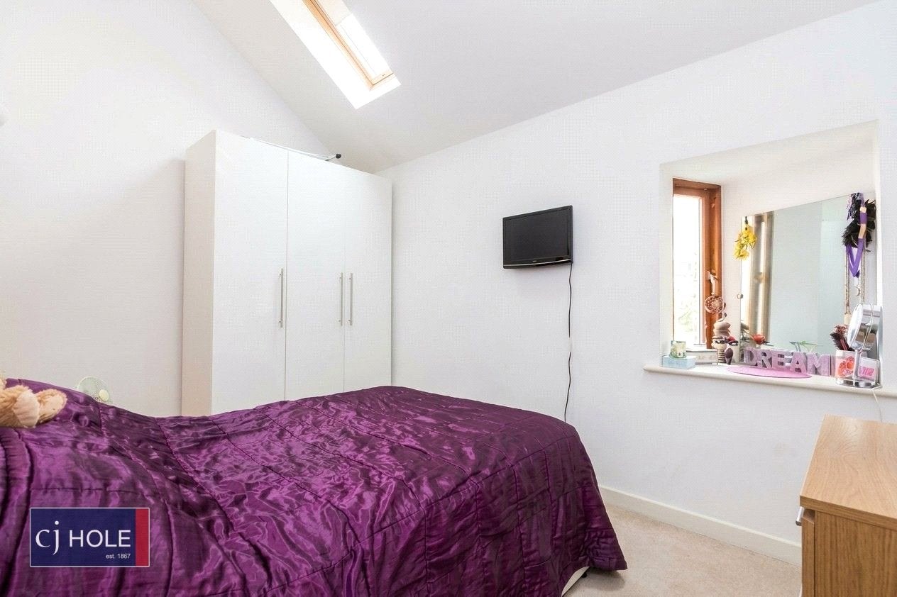 Flat Kelston Road in Bristol