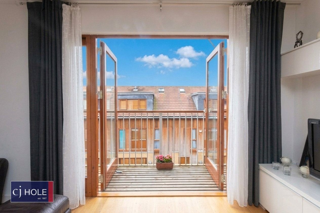 Flat Kelston Road in Bristol