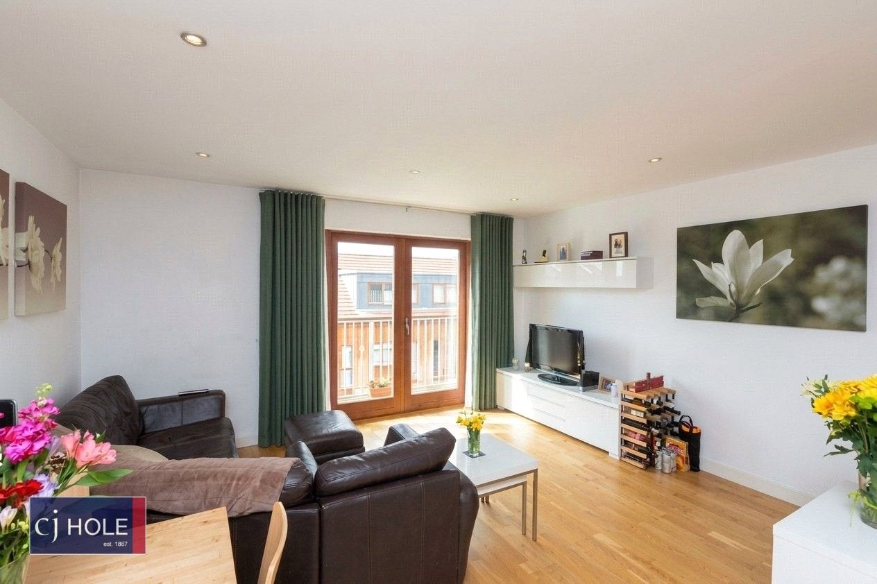 Flat Kelston Road in Bristol