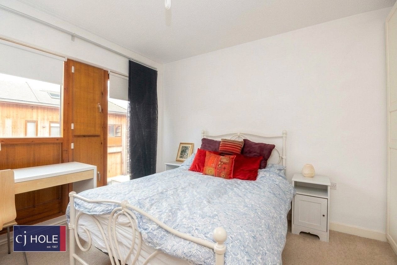Flat Kelston Road in Bristol