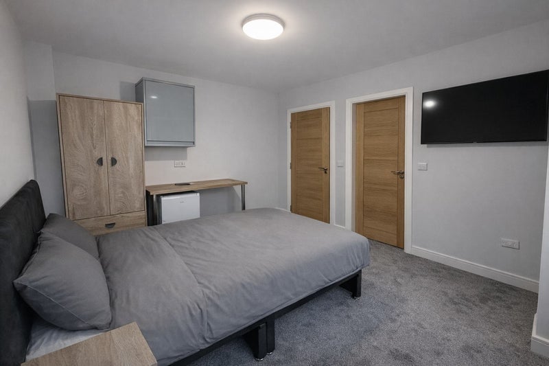 Room Springfield Crescent in Metropolitan Borough of Solihull