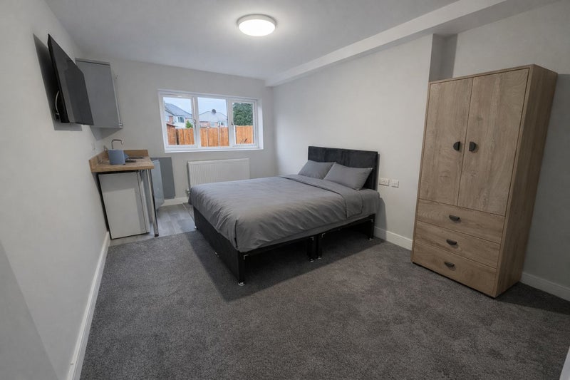 Room Springfield Crescent in Metropolitan Borough of Solihull