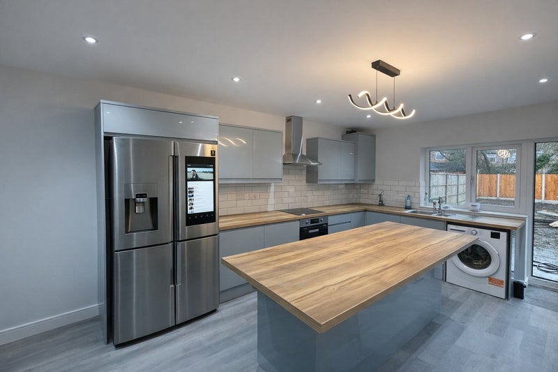 Room Springfield Crescent in Metropolitan Borough of Solihull