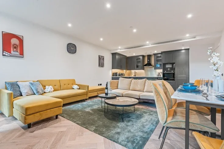 Flat Merino Gardens in Greater London