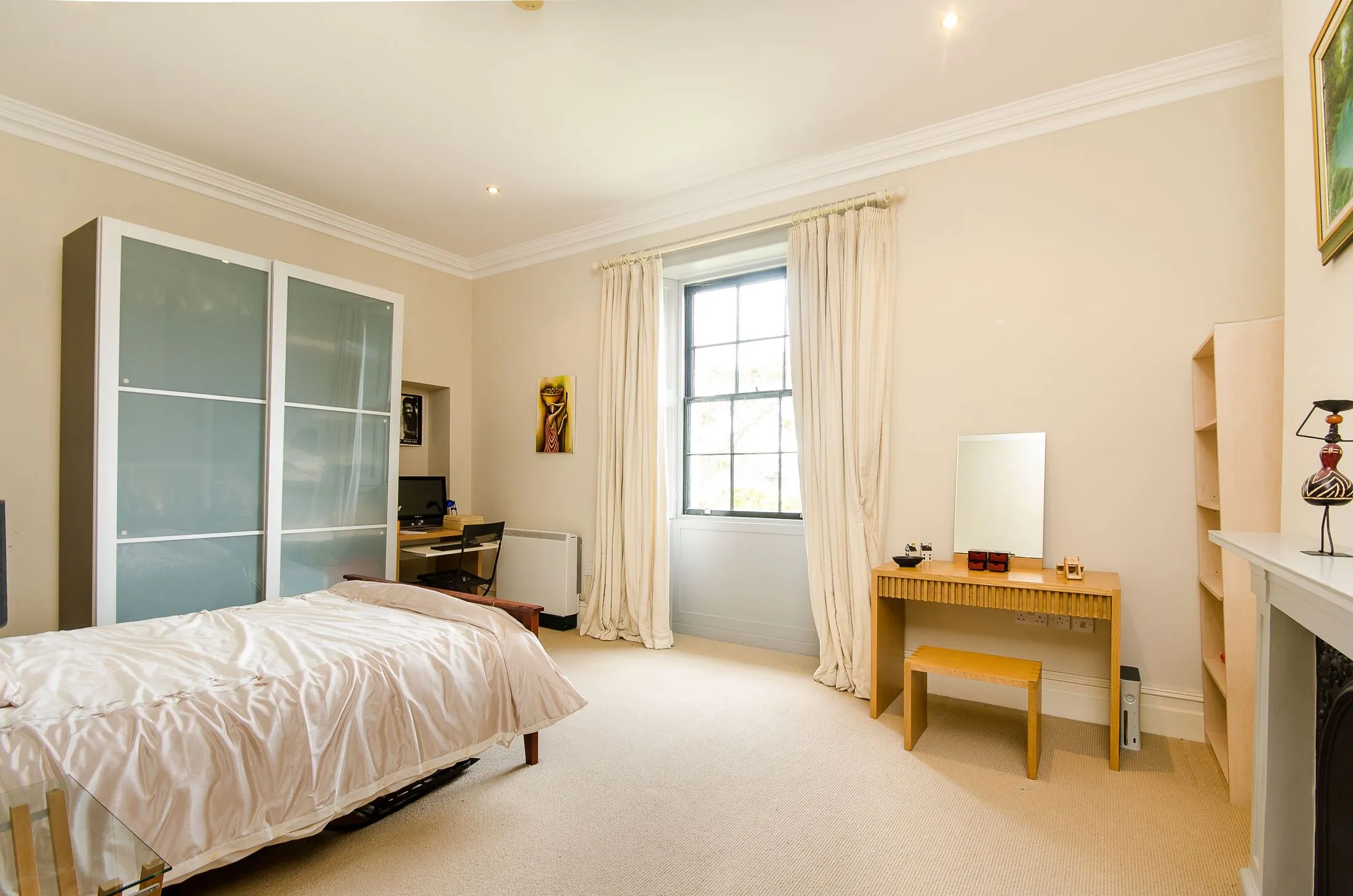 Flat Pleasance Road in Greater London