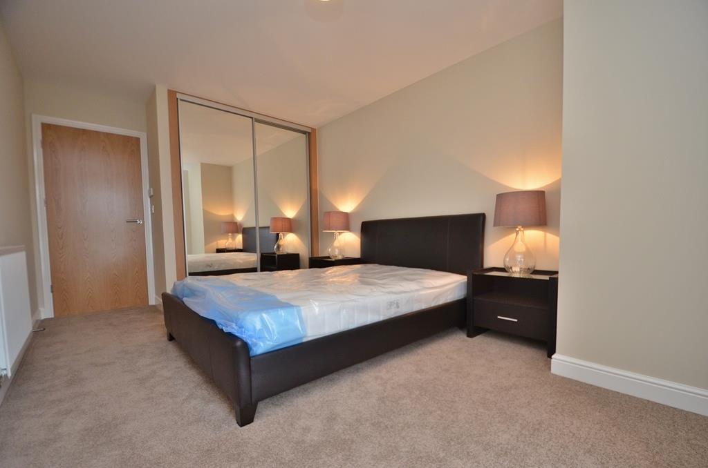 Flat Otter Way in Greater London