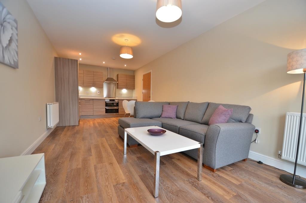 Flat Otter Way in Greater London