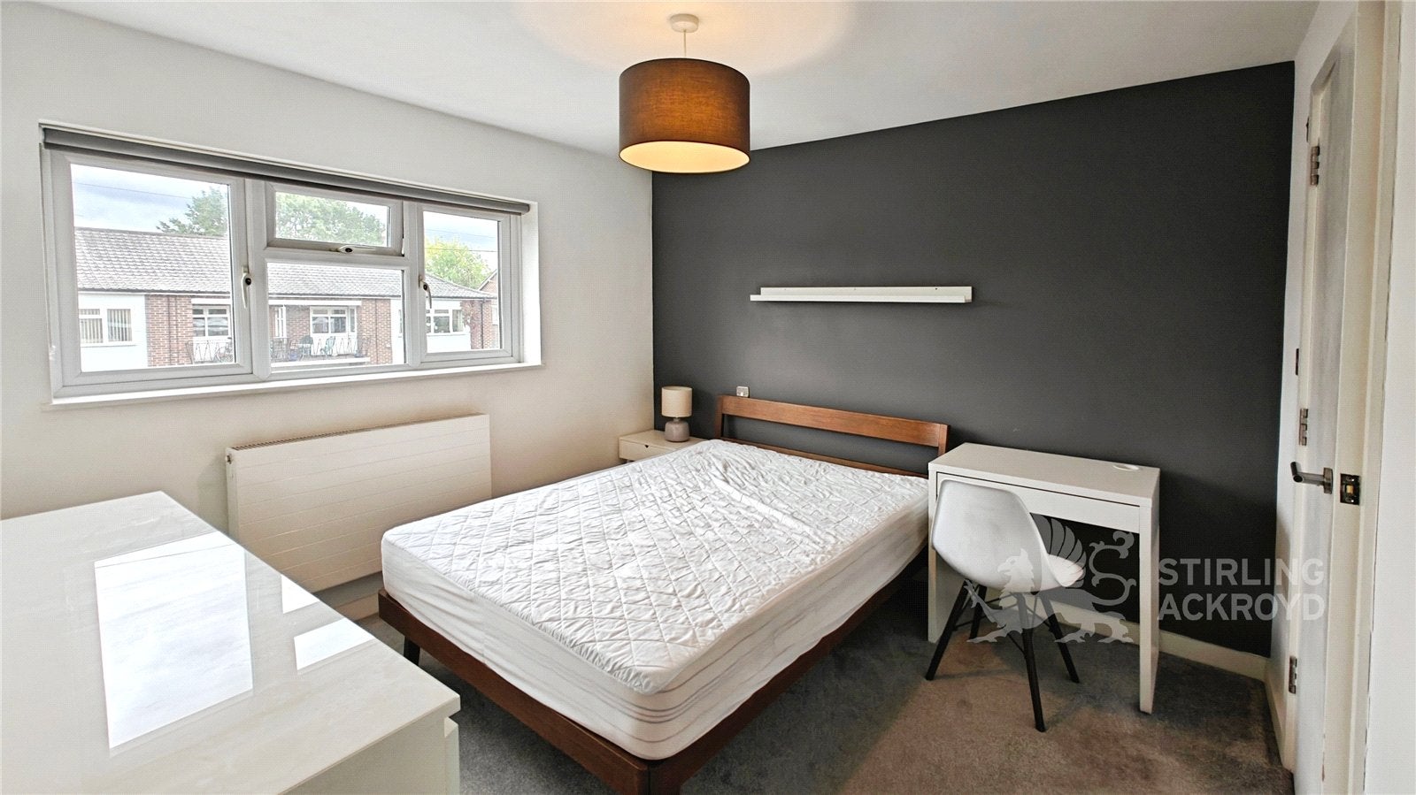 Room Applegarth Avenue in Guildford