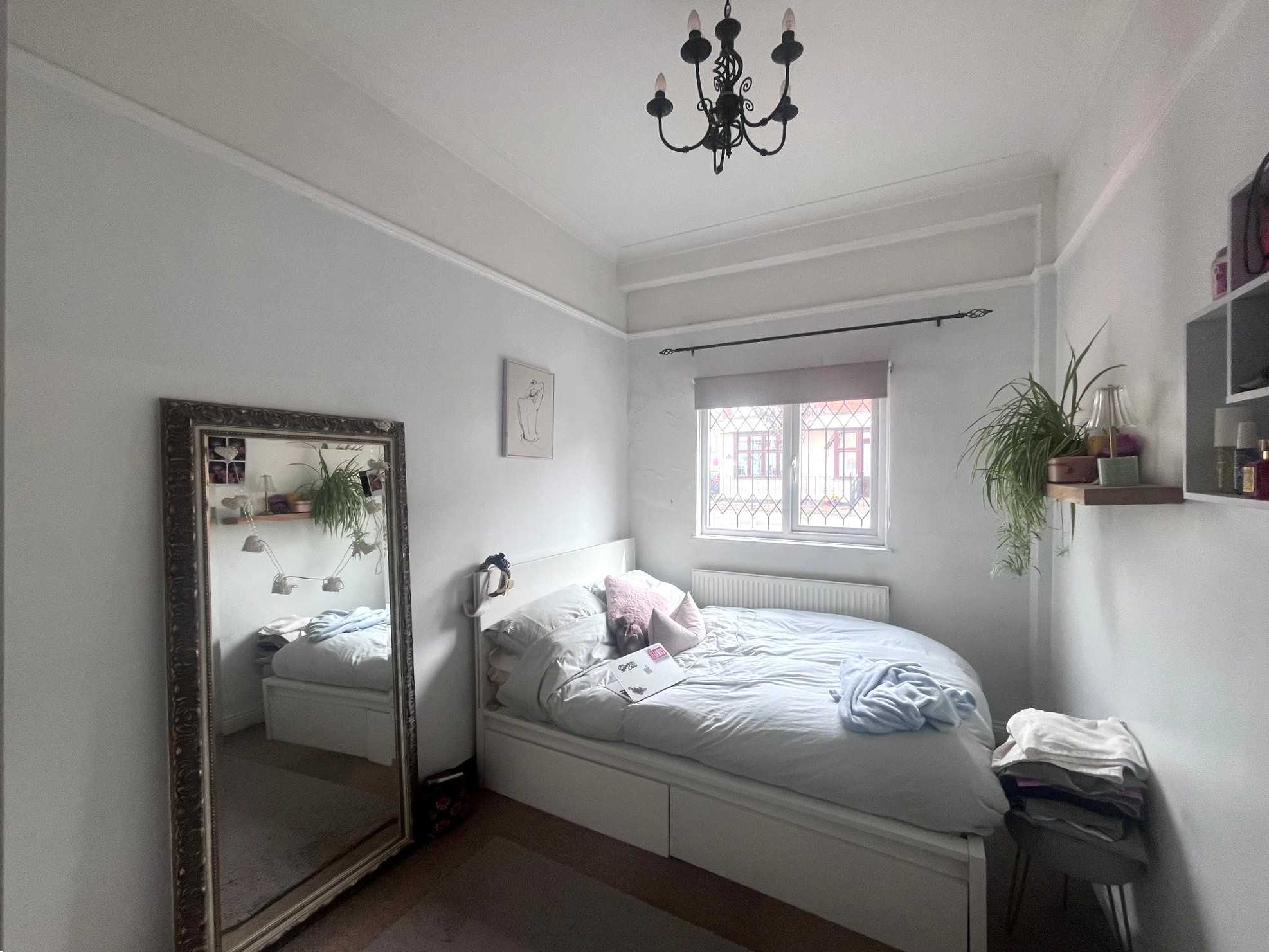 Flat Belton Way West in Southend-on-Sea