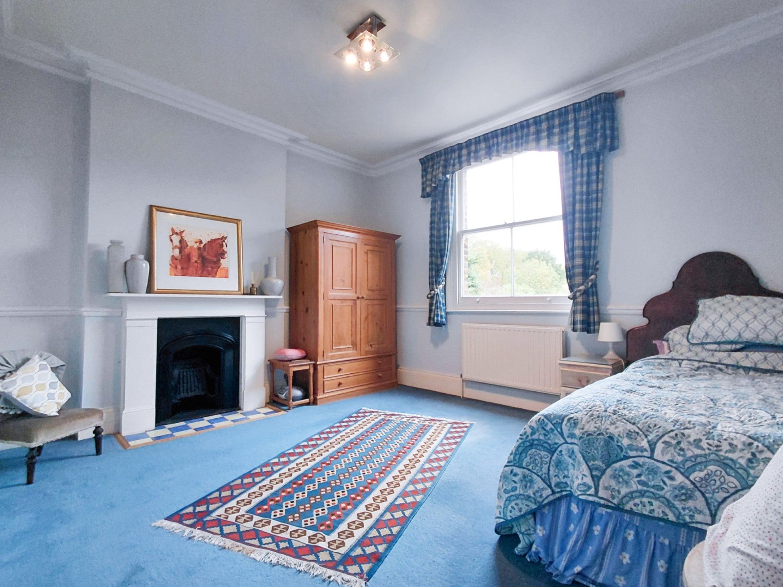 House Longfield Road in Greater London
