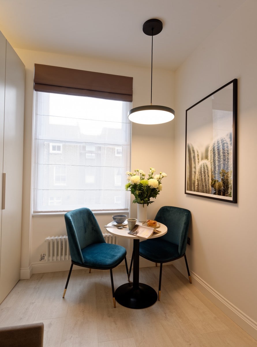 Flat Linden Gardens in Greater London