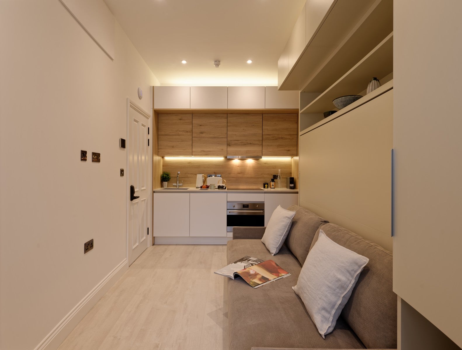 Flat Linden Gardens in Greater London