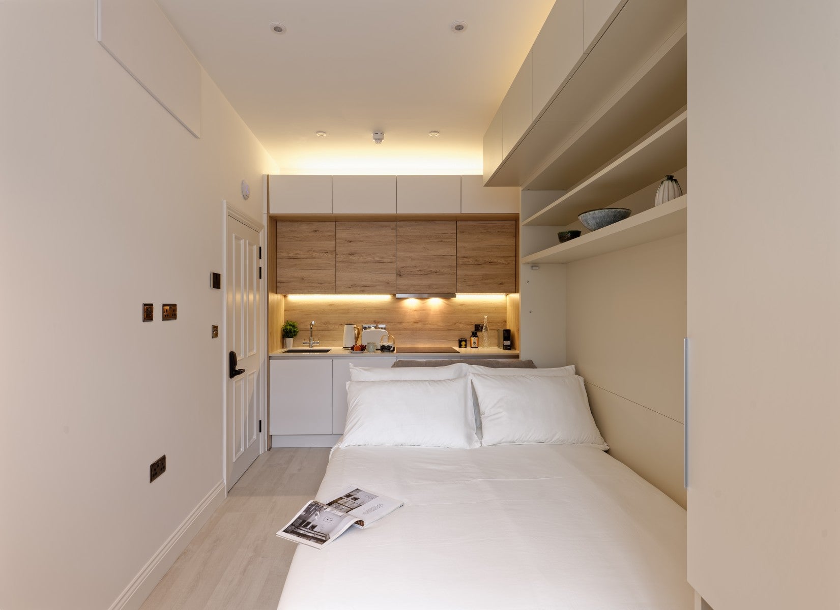 Flat Linden Gardens in Greater London