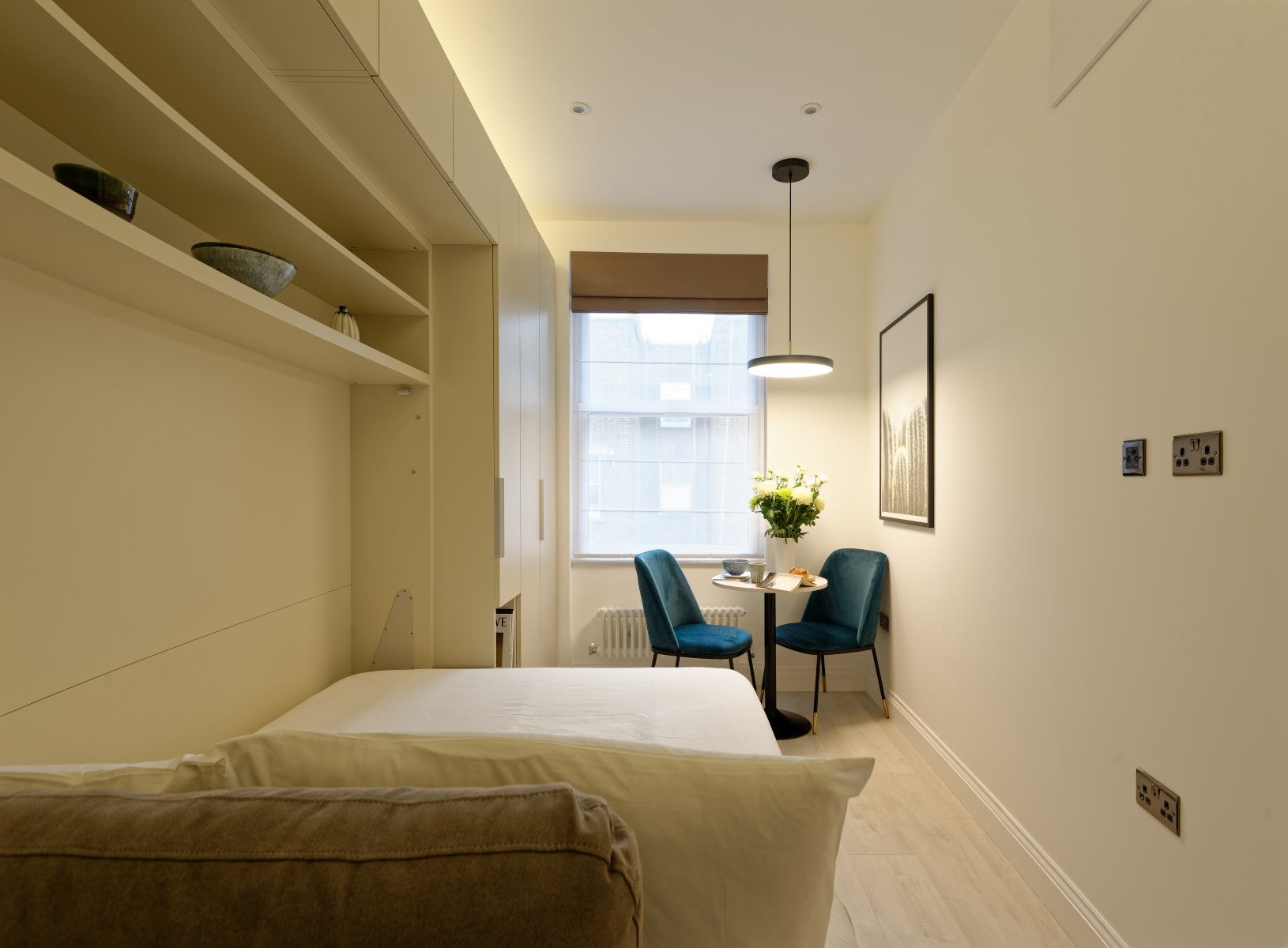Flat Linden Gardens in Greater London