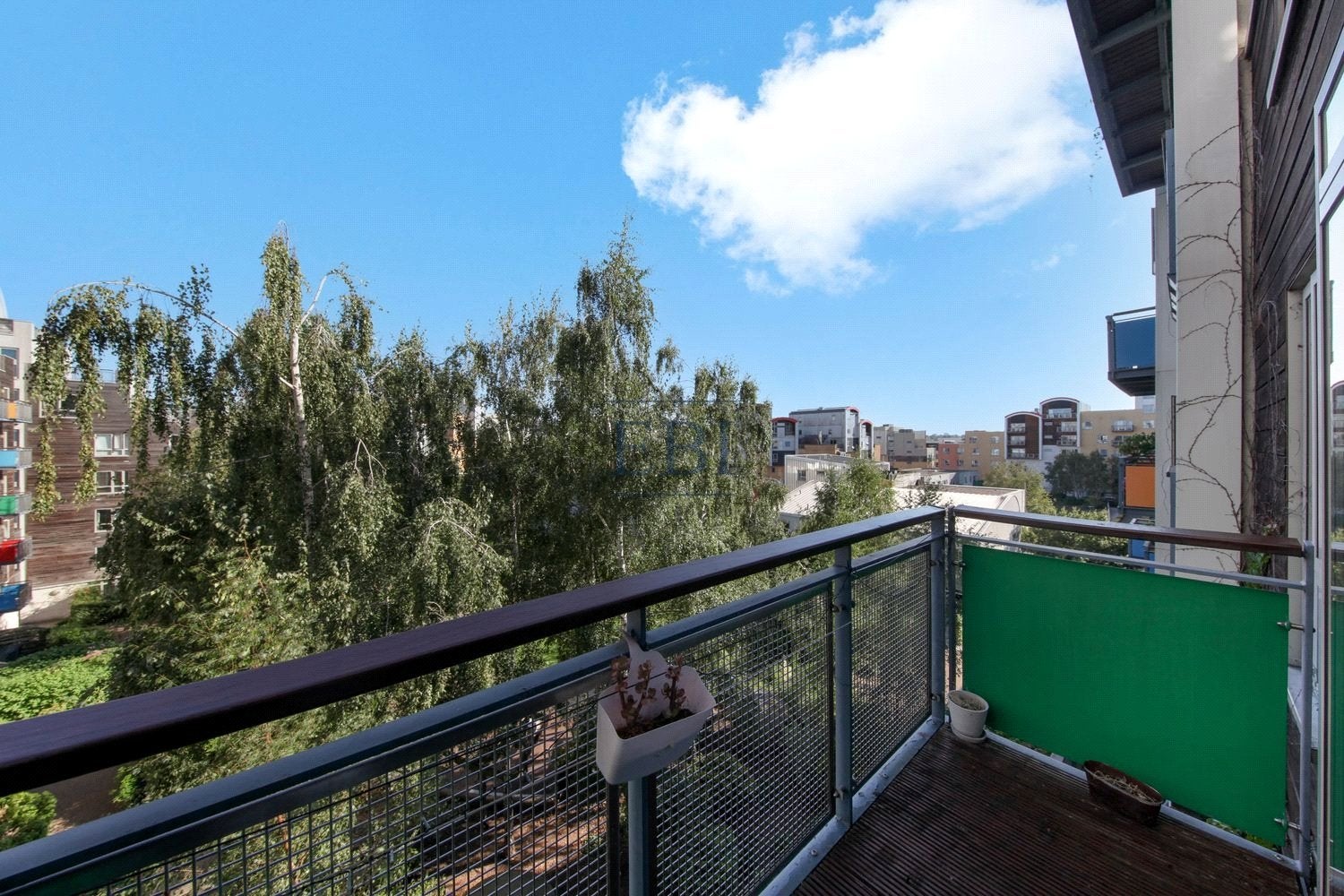 Flat West Parkside in Greater London