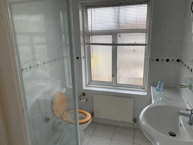 Flat Clifton Avenue in Greater London
