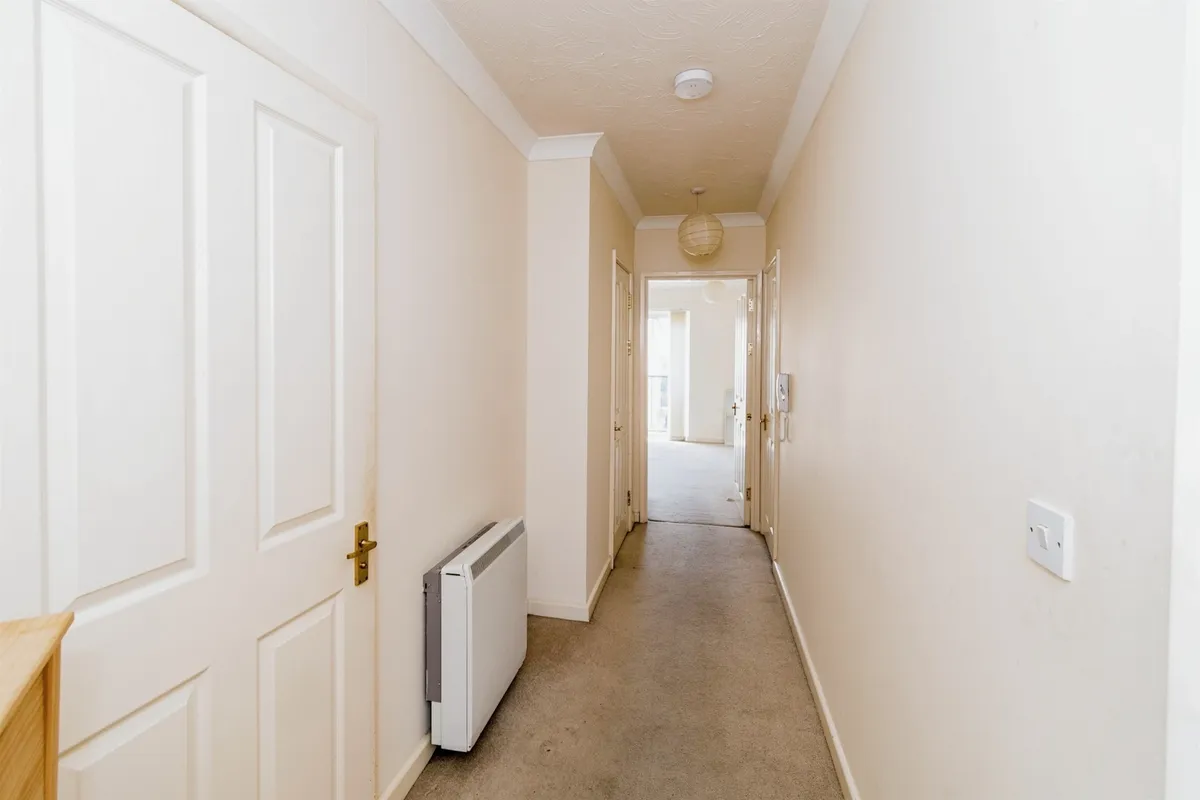 Flat Carpathia Drive in Southampton