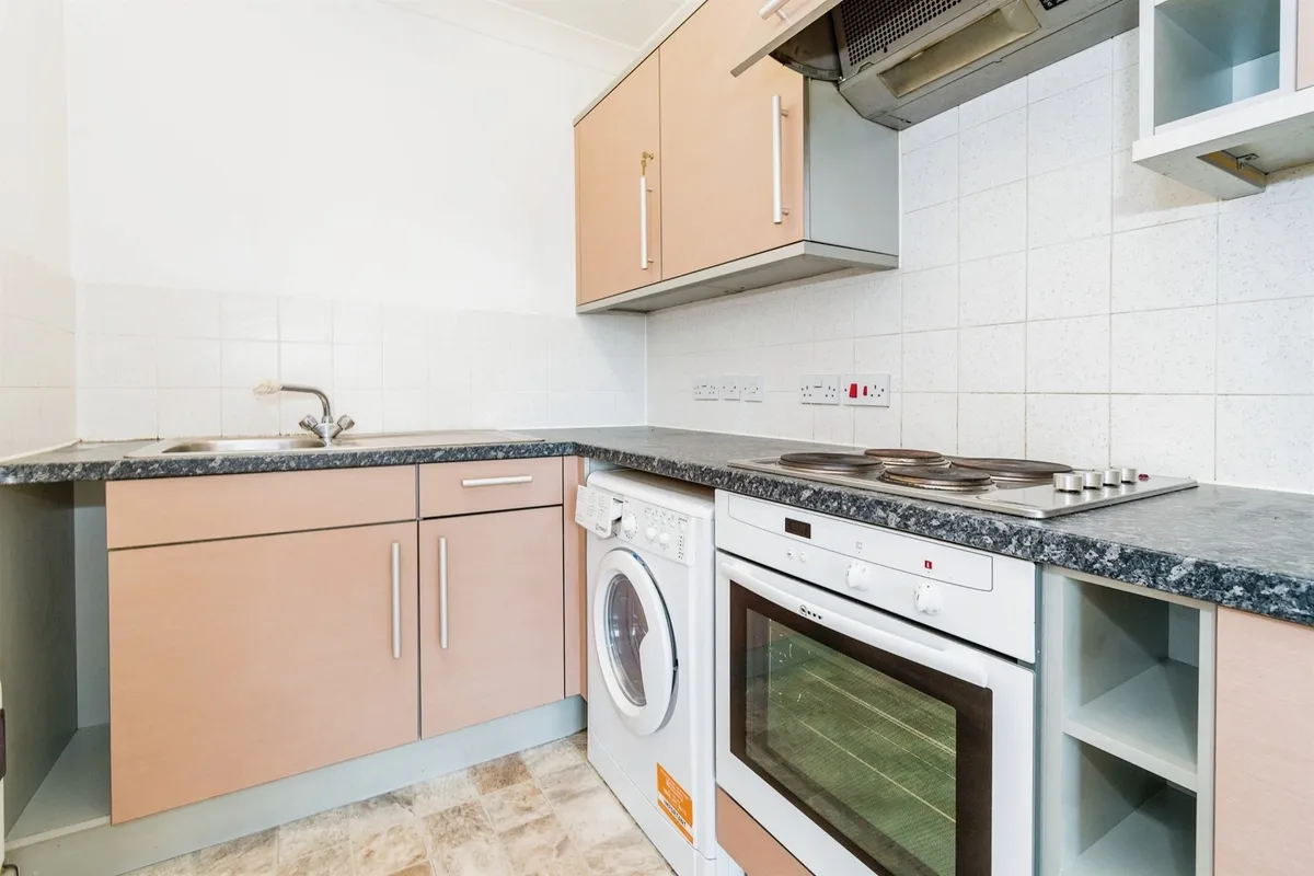 Flat Carpathia Drive in Southampton