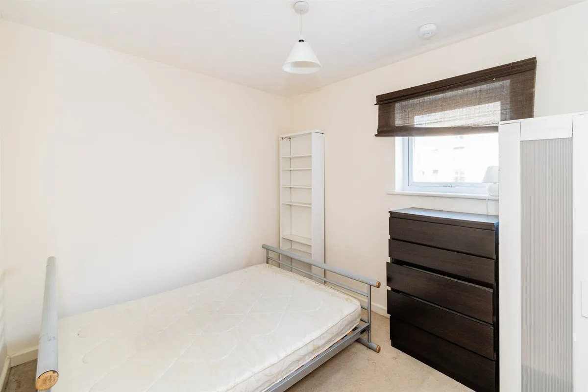 Flat Carpathia Drive in Southampton