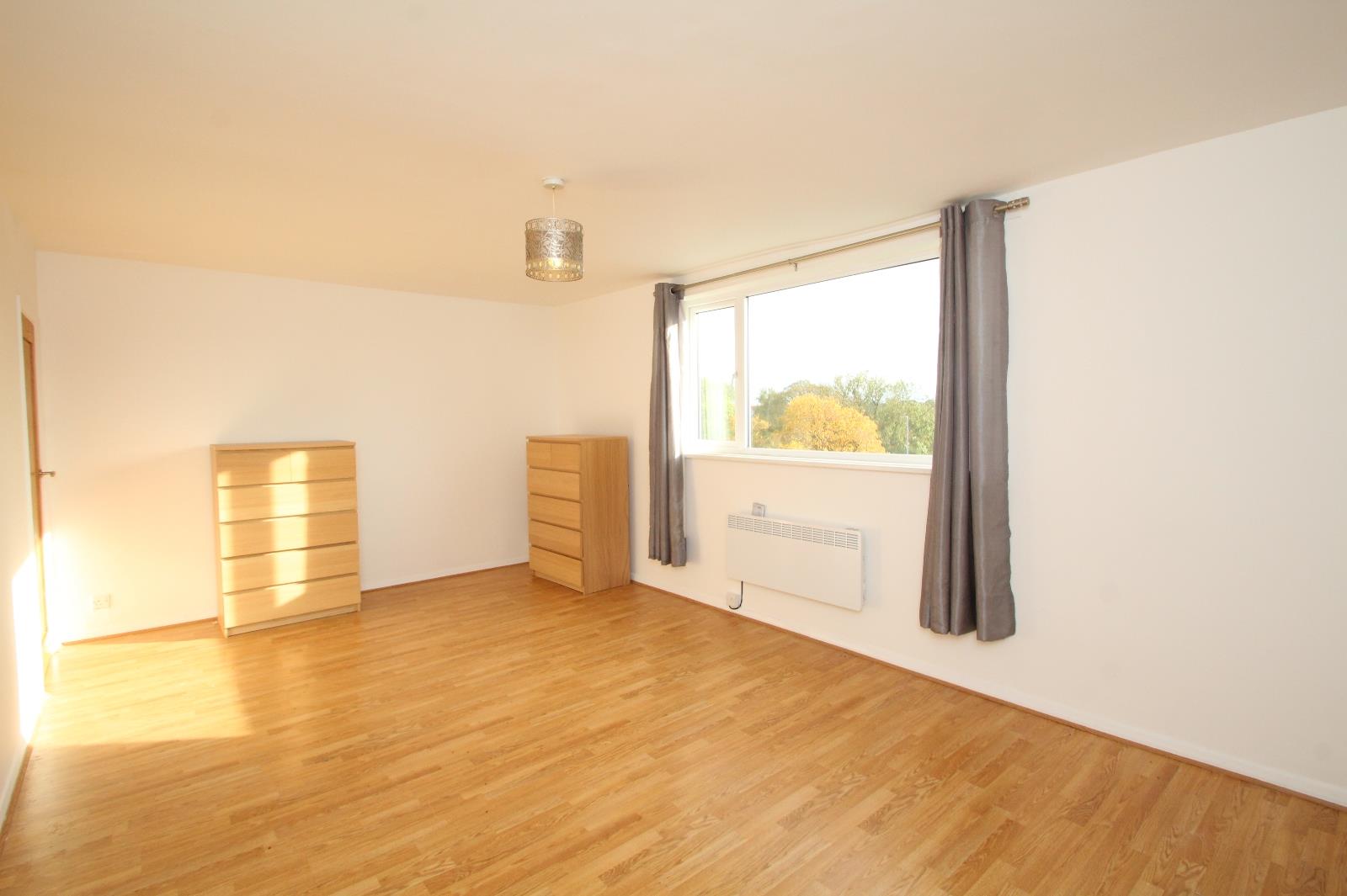 Flat Parkview Place in Leeds
