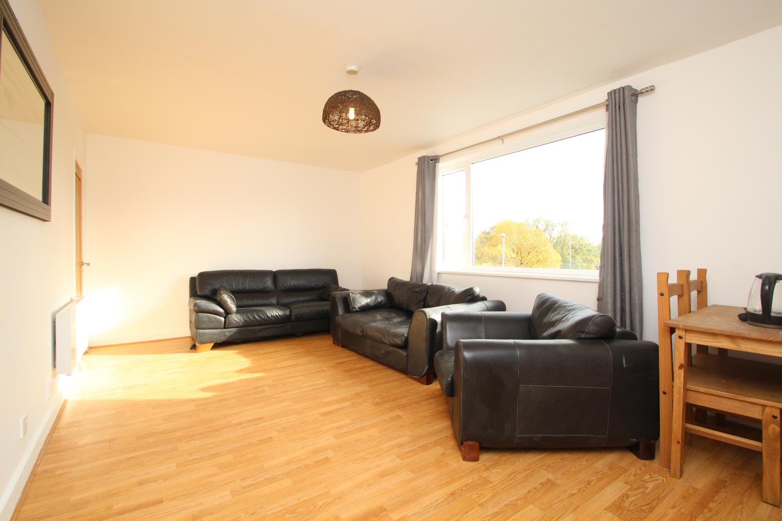 Flat Parkview Place in Leeds