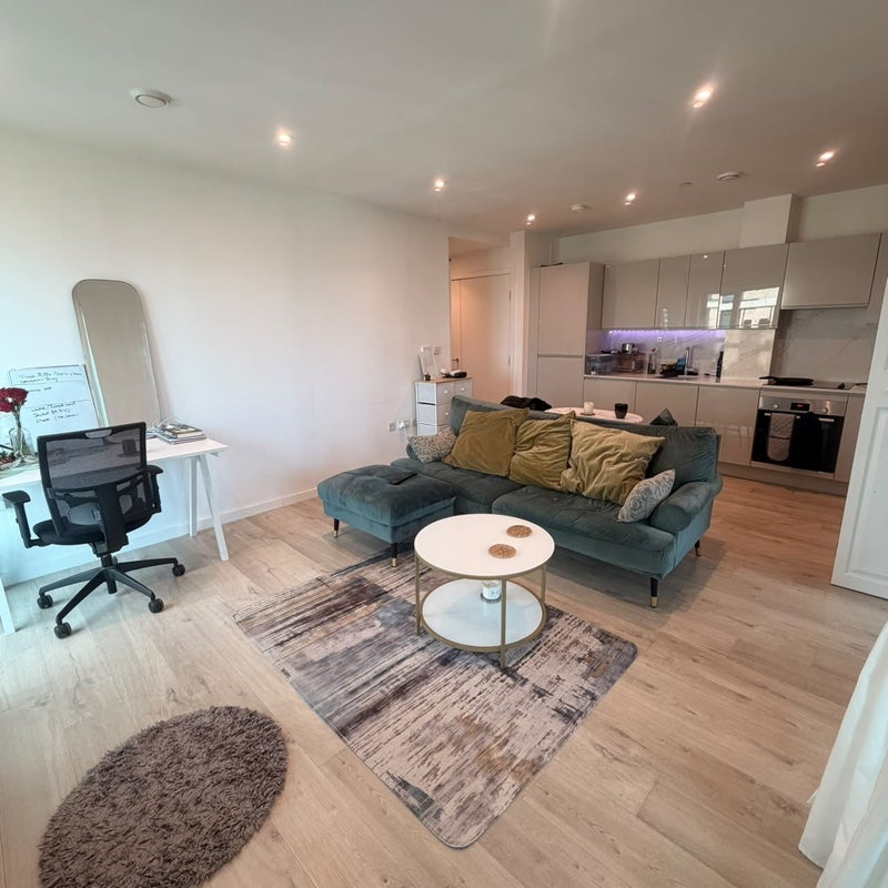 Flat Heartwell Avenue in Greater London