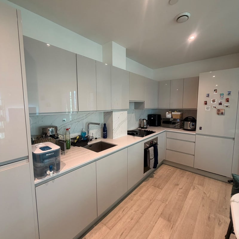 Flat Heartwell Avenue in Greater London