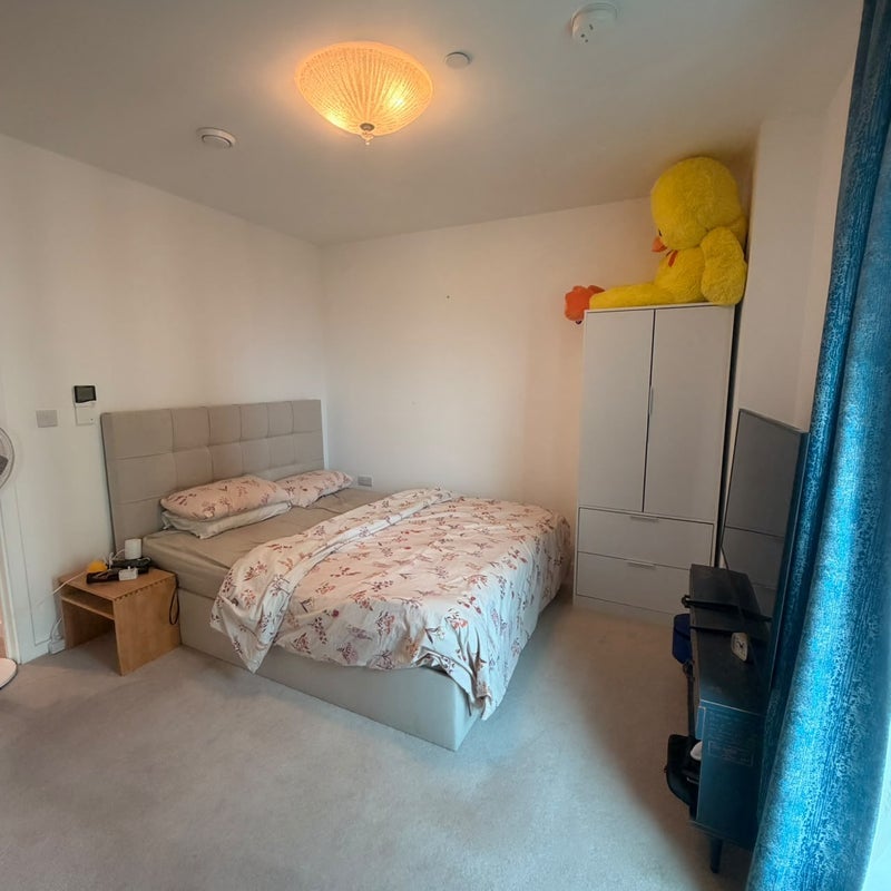 Flat Heartwell Avenue in Greater London