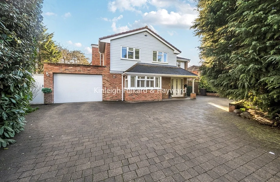 House Serviden Drive in Greater London