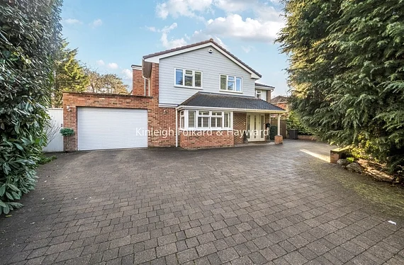 House Serviden Drive in Greater London