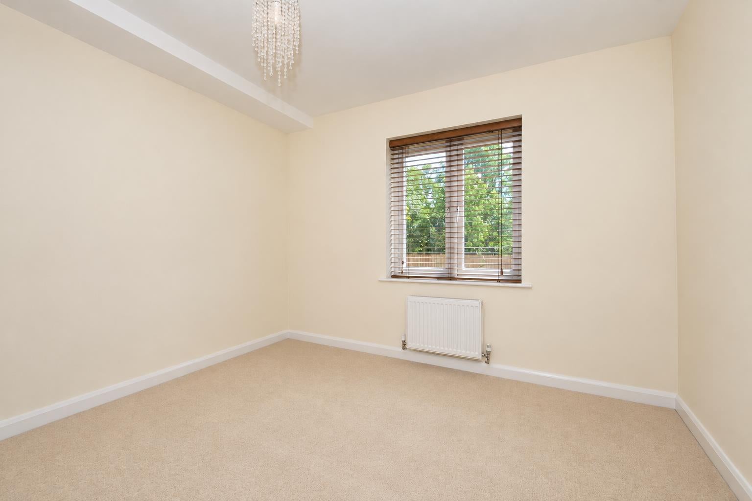 Flat Upper Cavendish Avenue in Greater London