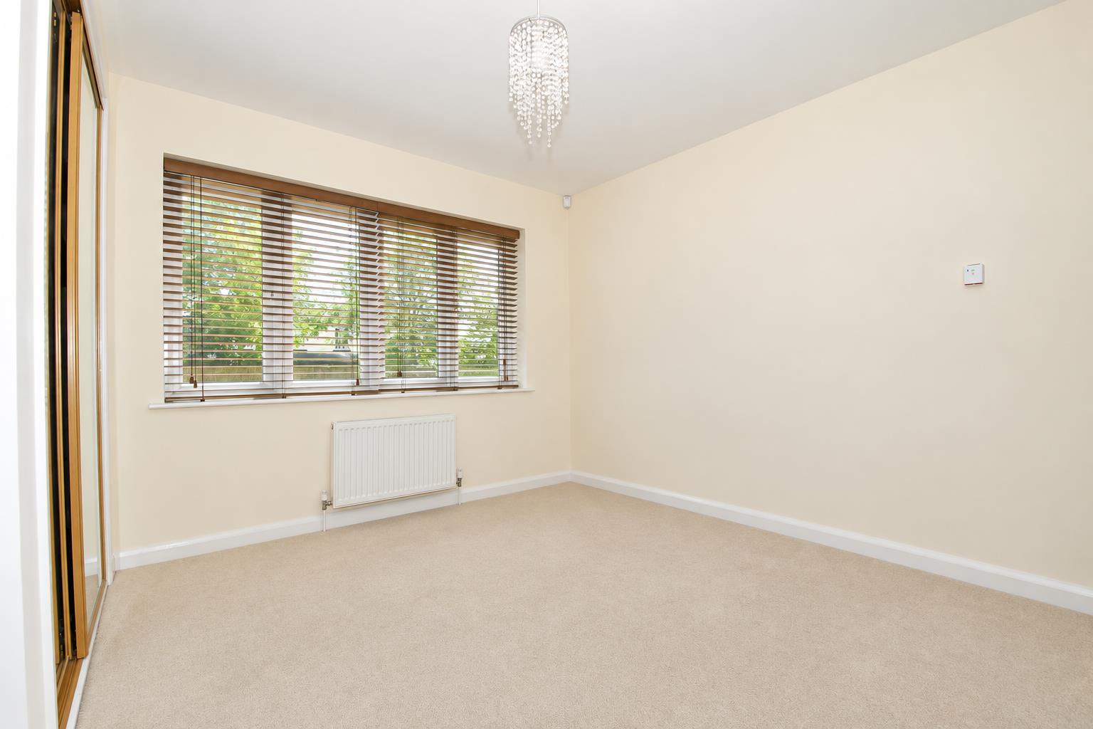 Flat Upper Cavendish Avenue in Greater London