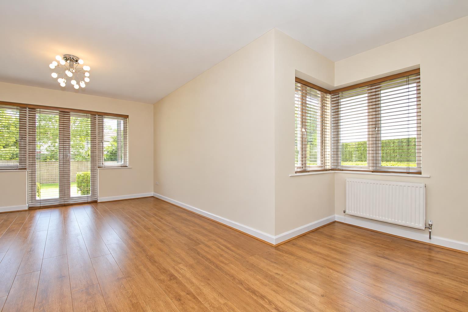 Flat Upper Cavendish Avenue in Greater London