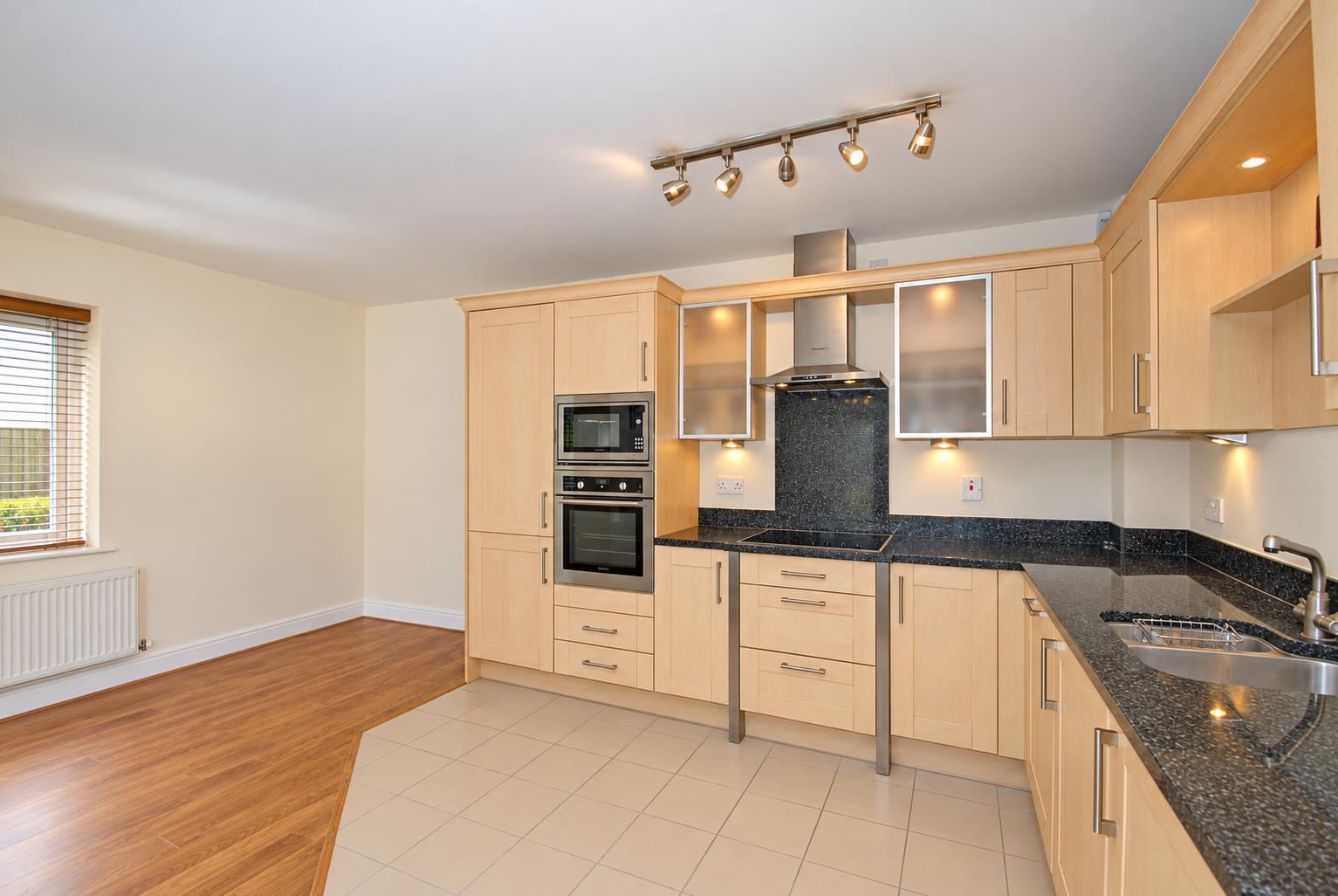 Flat Upper Cavendish Avenue in Greater London