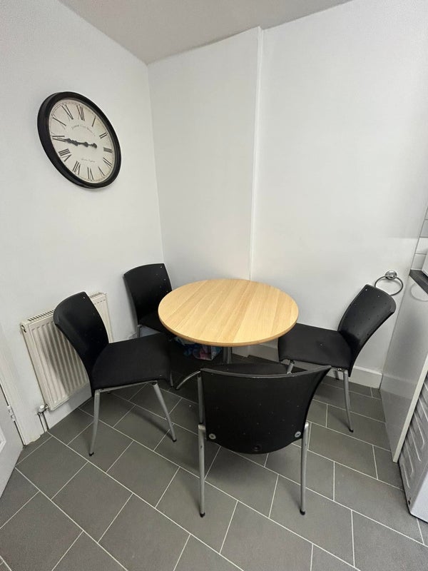 Room Fontarabia Road in Greater London