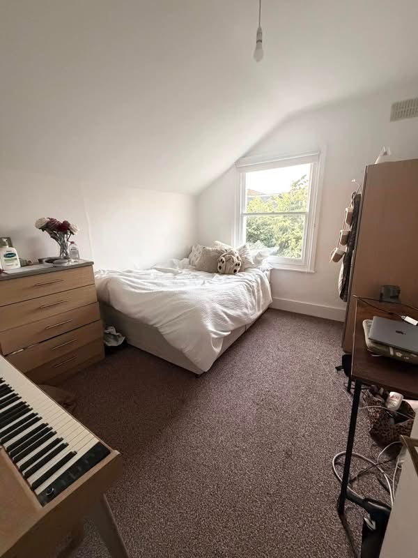 Room Fontarabia Road in Greater London