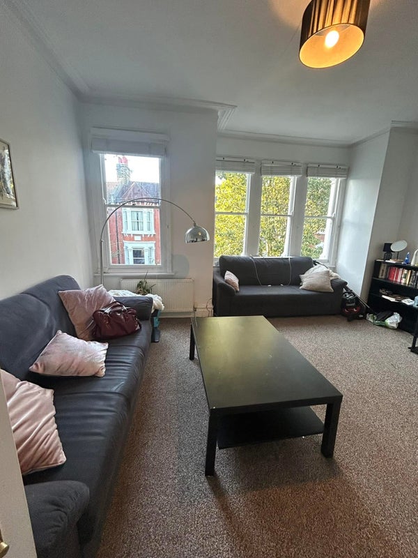 Room Fontarabia Road in Greater London