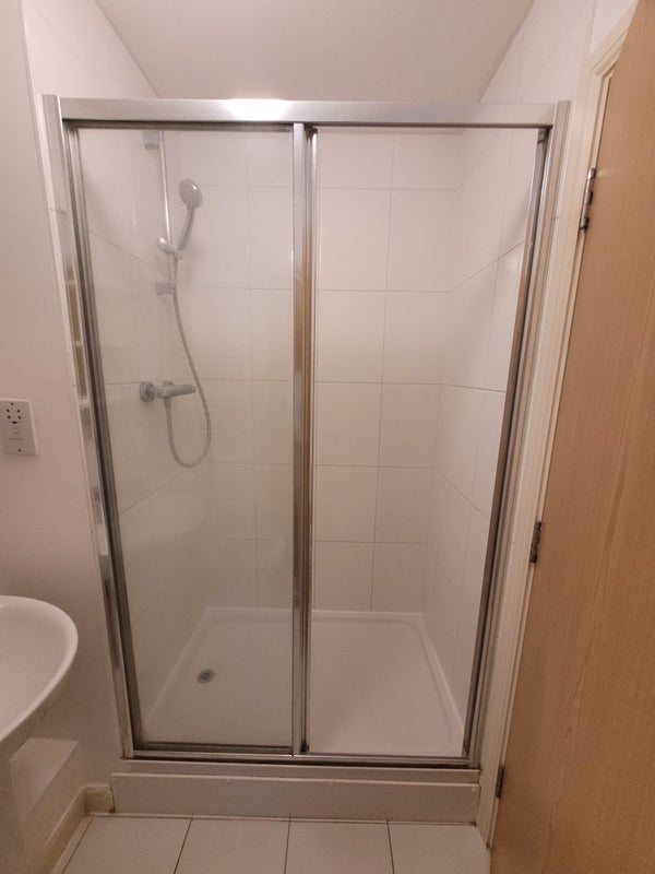 Room Cotton Close in Greater London