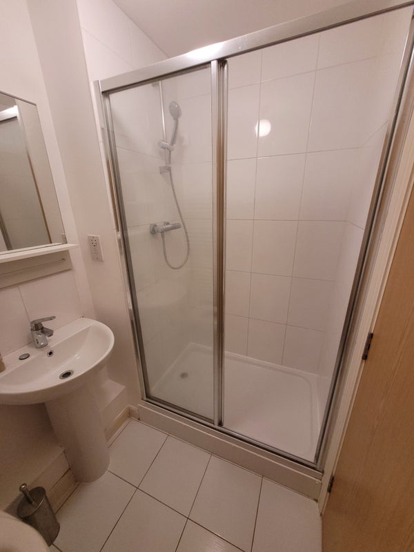 Room Cotton Close in Greater London