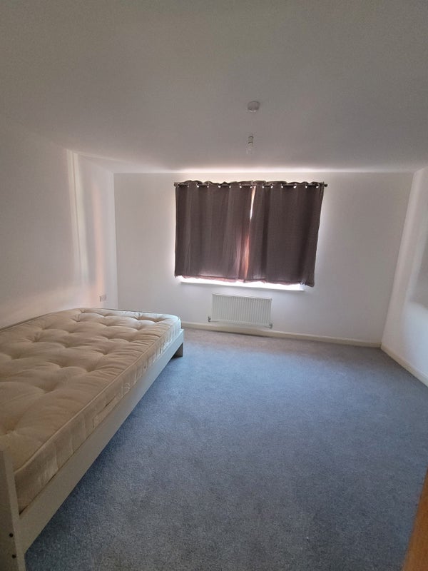 Room Cotton Close in Greater London