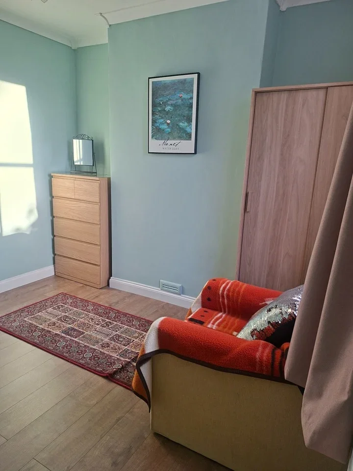 Room Naylor Road in Greater London