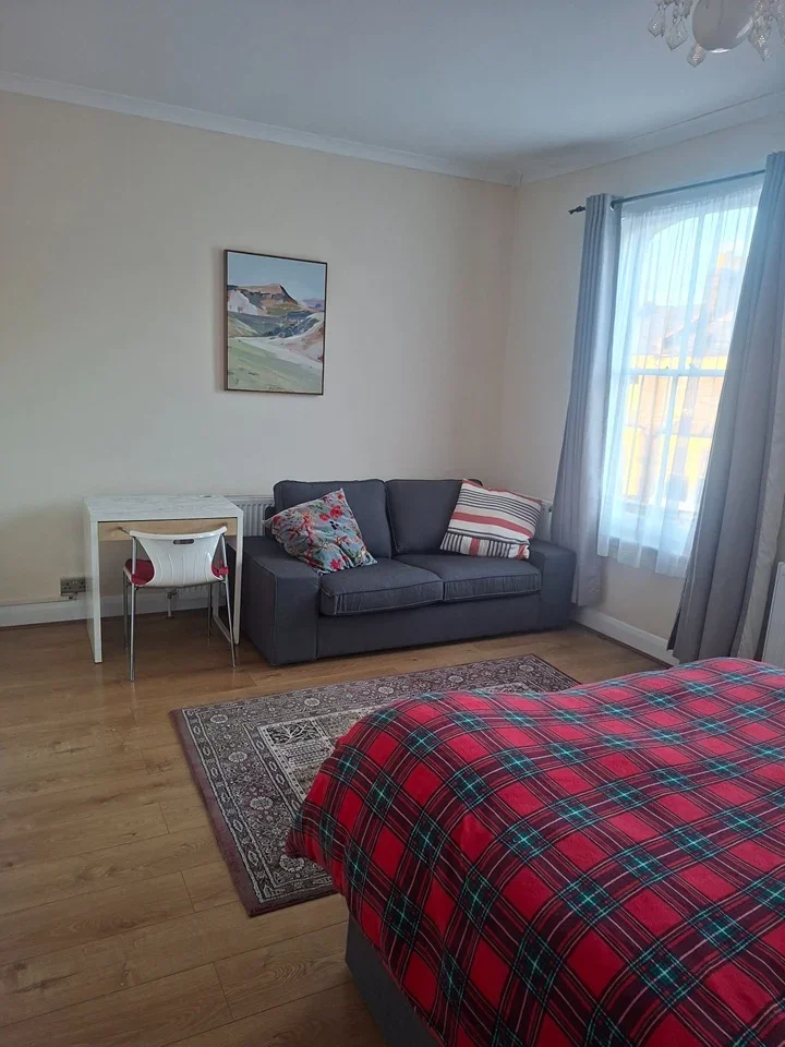 Room Naylor Road in Greater London