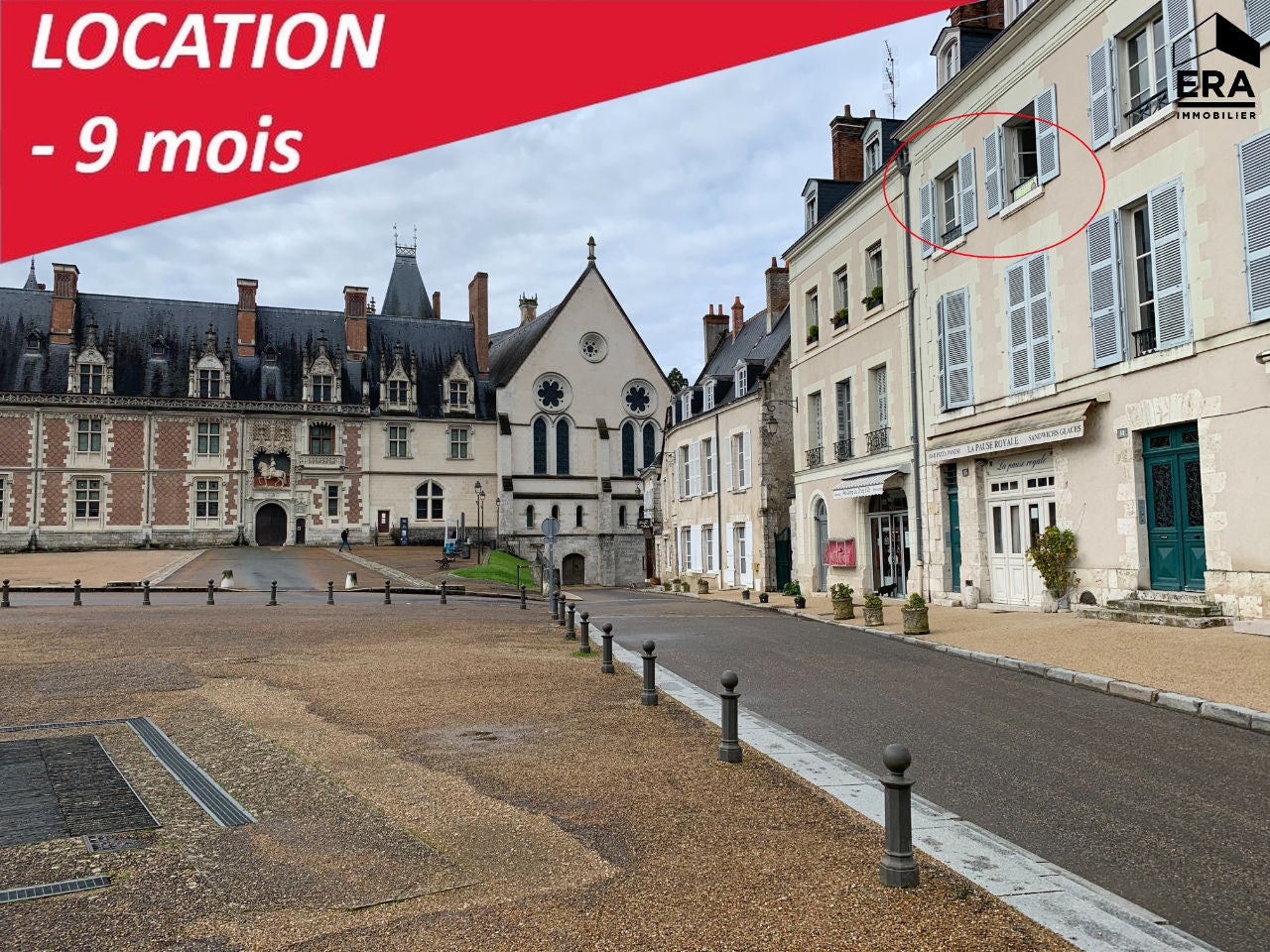 Flat Place du Château in Blois
