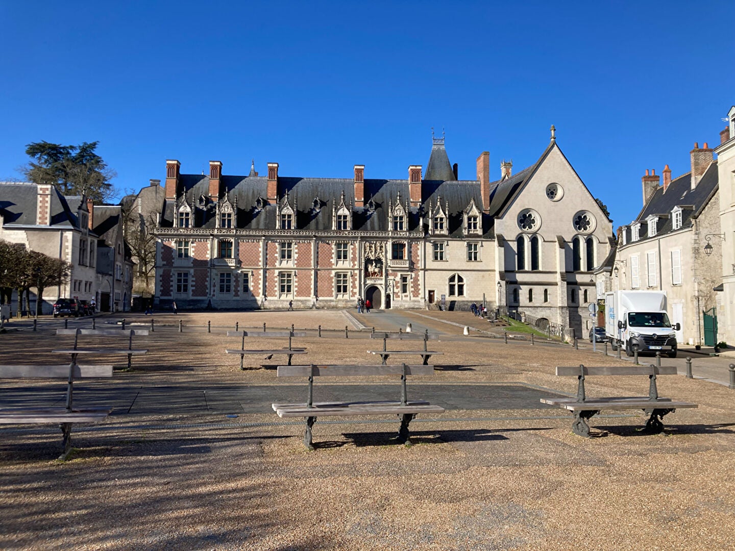 Flat Place du Château in Blois